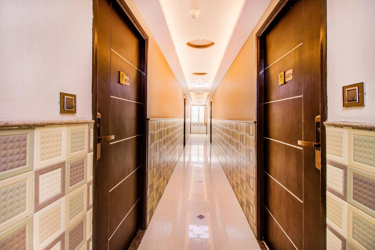 Capital O 5381 The Emirates Hotel Bangalore Exterior foto